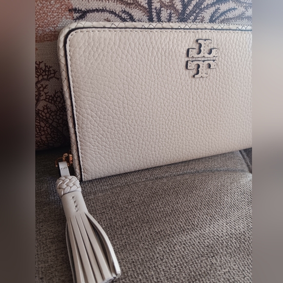 Tory Burch Cream Leather Wallet NWOT - Picture 3 of 11